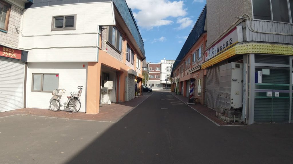 4K Virtual Walking – EBETSU OASA HIGASHIMACHI NEWPLAZA SHOPPING STREET 江別市の大麻東町ニュープラザ商店街を散歩 4K Virtual Walking - EBETSU OASA HIGASHIMACHI NEWPLAZA SHOPPING STREET 江別市の大麻東町ニュープラザ商店街を散歩