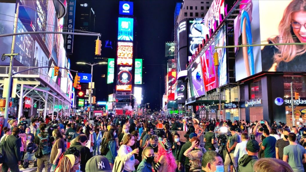TIME SQUARE CROWDS CELEBRATE BIDEN WINS PRESIDENCY NOVEMBER 7, 2020【4K】