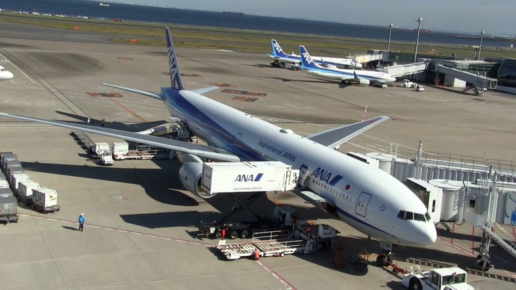 THE SIGHT OF JAPAN : Flight onboard ANA B 777-381 JA757A from Tokyo (HND) to Naha (OKA)