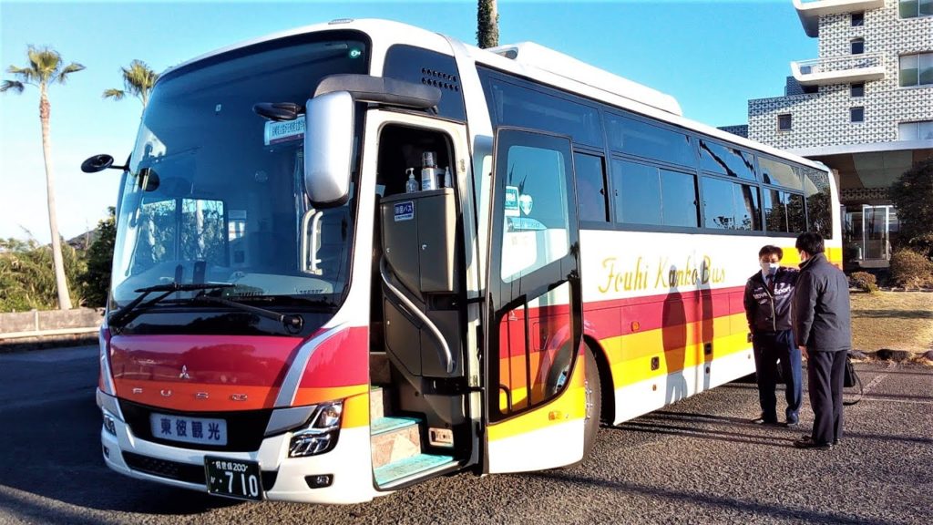 指宿シーサイドホテルの朝 観光バス出発の様子です It is a state of departure of the sightseeing bus in the morning