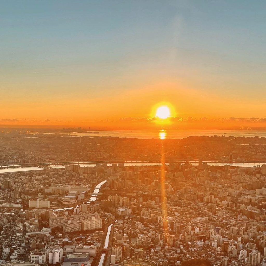 明けましておめでとうございます

First sunrise of 2⃣0⃣2⃣1⃣ in Tok...