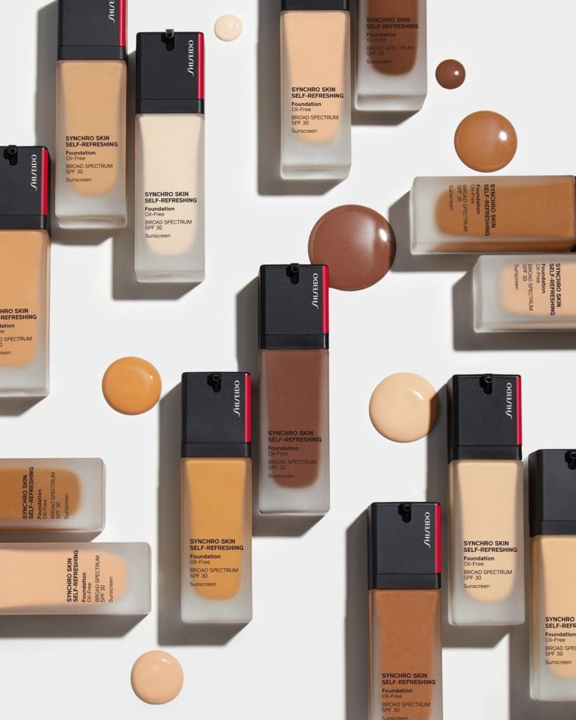 Instant gratification with long-term benefits. SYNCHRO SKIN SELF-REFRESHING Foun...