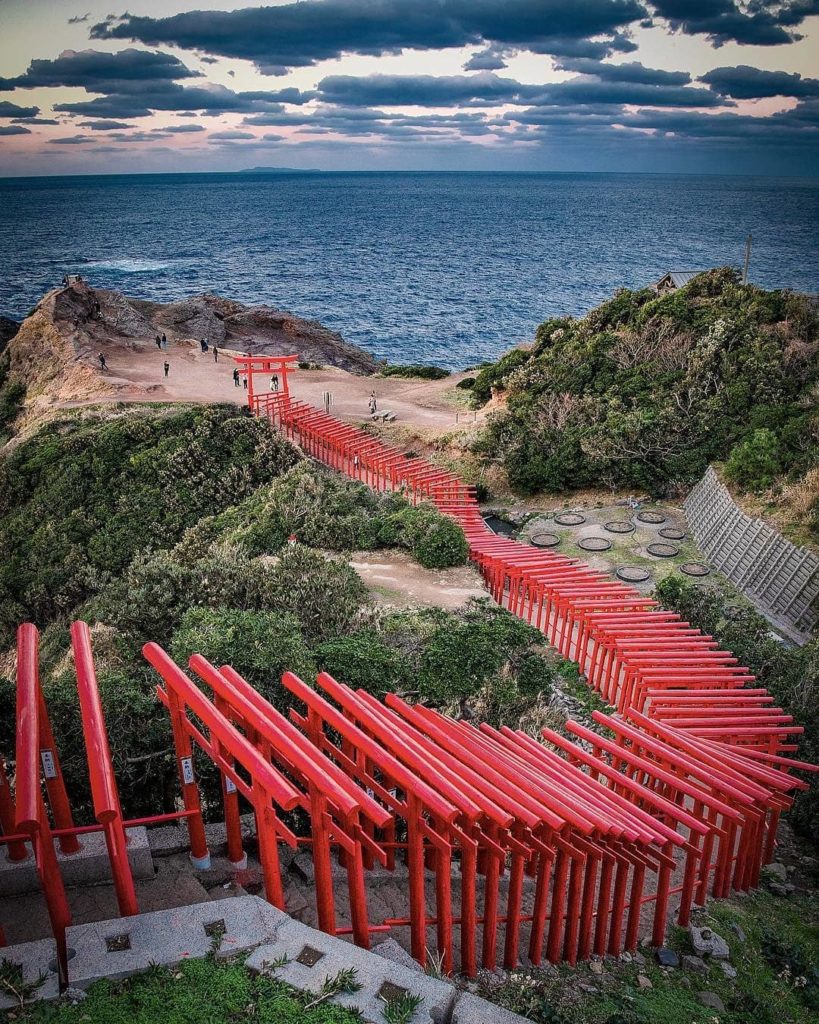 MAKE A WISH!  At Motonosumi-jinja Shrine, it's believed that your wishes will c...