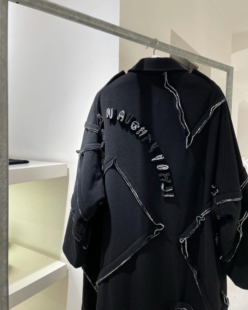 Yohji Yamamoto: Come and discover the AW20 collections in our stores. Yohji Yamamoto 4, rue C… Come and discover the AW20 collections in our stores. Yohji Yamamoto 4, rue C...