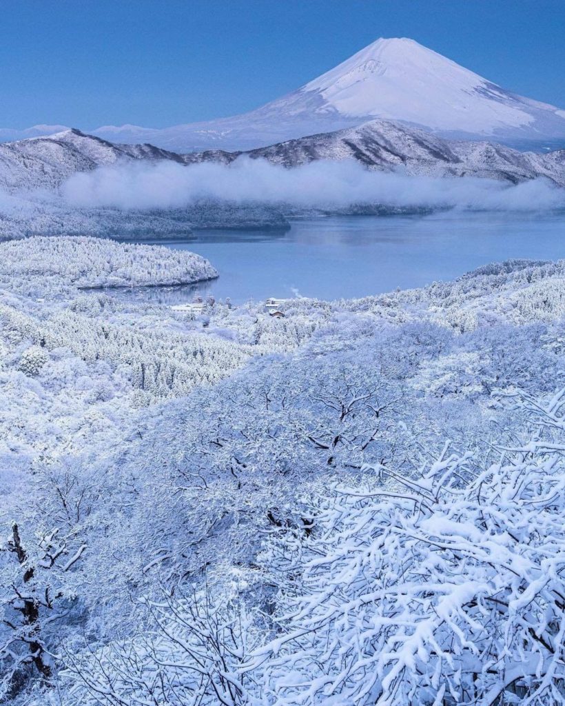 What a beautiful snowy landscape seen from Mt. Taikanzan in Hakone, located in K...