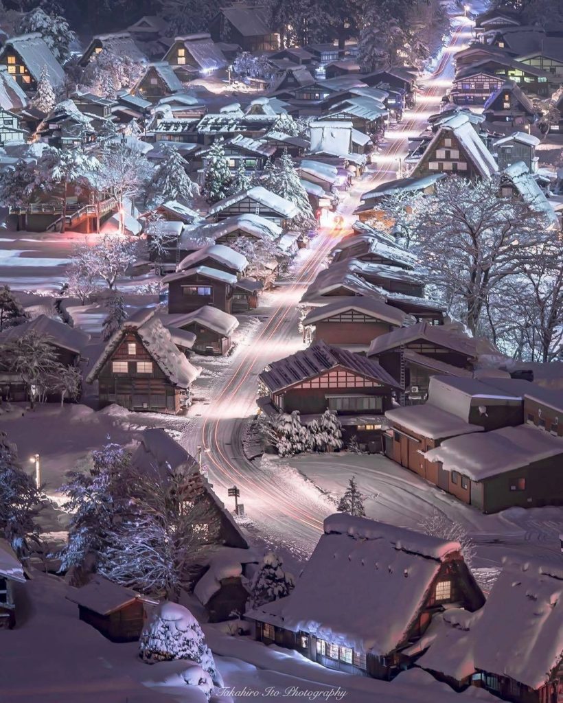 Behold: the obligatory "winter in Shirakawago" photo, because it's simply too be...