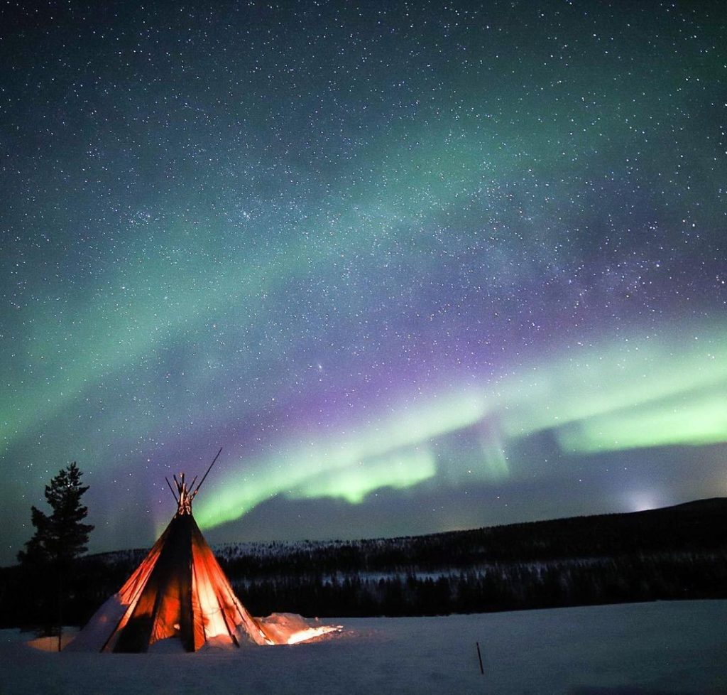 .
Experience the green glow of aurora at Northern Lights Village in Finland.
#Ne...