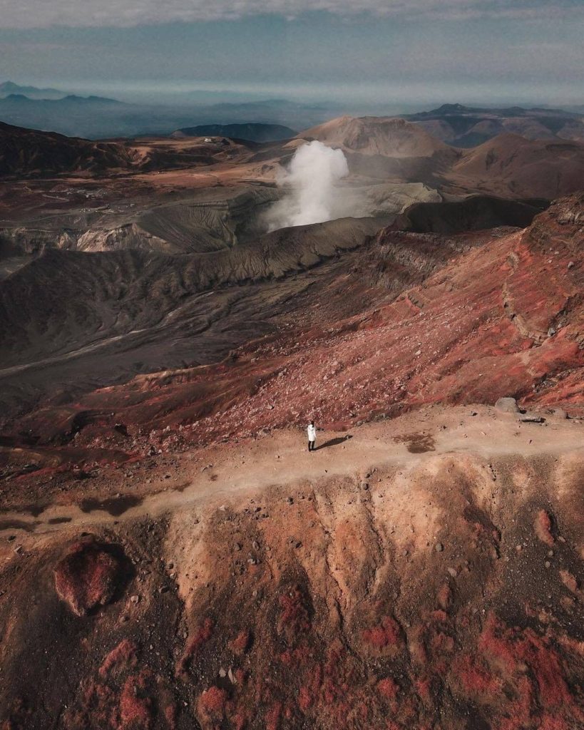 Visit Japan: Calling all outdoor-lovers! Enjoy a hike up volcanic mountain ridges at Aso-Kuj… Calling all outdoor-lovers! Enjoy a hike up volcanic mountain ridges at Aso-Kuj...