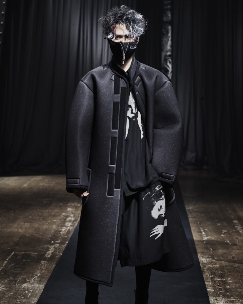 Discover the new Yohji Yamamoto POUR HOMME Autumn/Winter 2021-22 Collection 

Ph...
