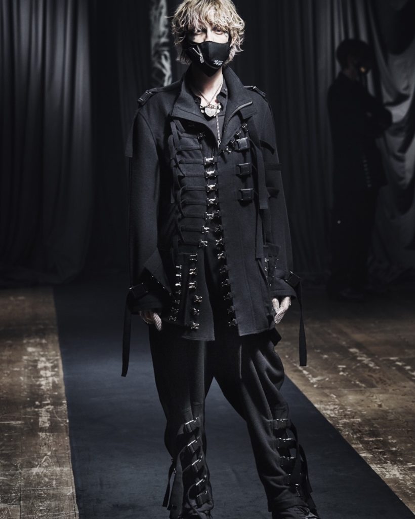Discover the new Yohji Yamamoto POUR HOMME Autumn/Winter 2021-22 Collection  Ph...