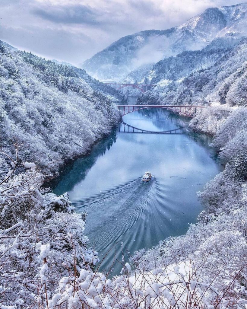 Visit Japan: Take a relaxing ride on the Shogawakyo Valley Cruise where you can enjoy colorfu… Take a relaxing ride on the Shogawakyo Valley Cruise where you can enjoy colorfu...