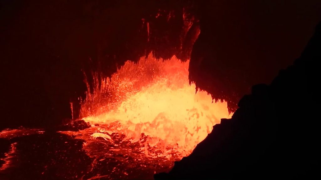 Glowing and bursting lava bubbles at Halemaumau Lava Lake Glowing and bursting lava bubbles at Halemaumau Lava Lake