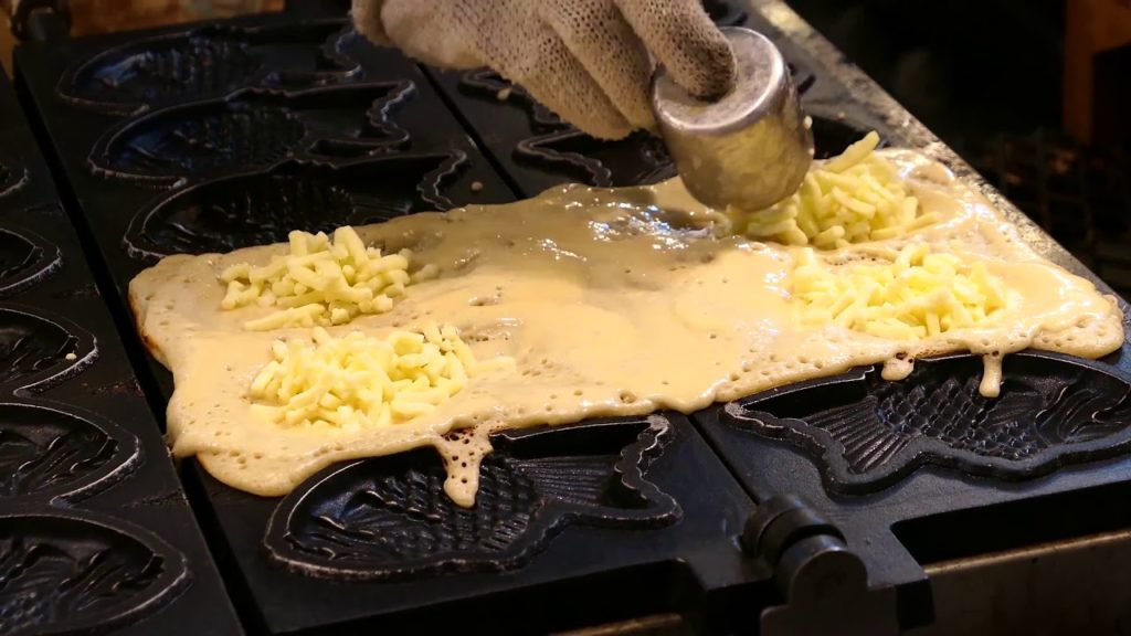 cheese taiyaki – Japanese street food / 치즈 붕어빵-일본 길거리 음식 / taiyaki de queso – comida callejera cheese taiyaki - Japanese street food / 치즈 붕어빵-일본 길거리 음식 / taiyaki de queso - comida callejera