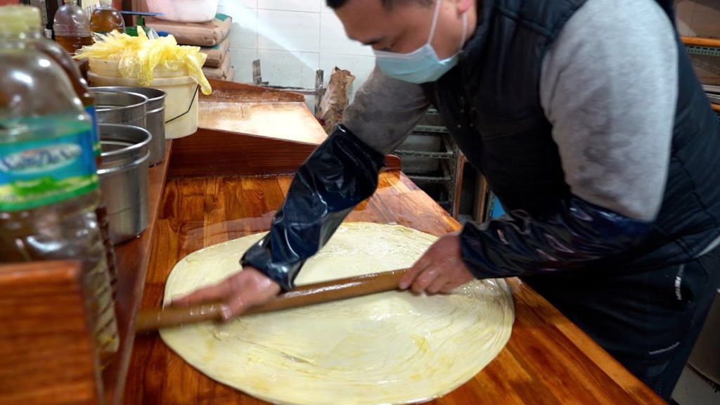 50cm 초대형 중국식 부침개 유빙 만들기 달인 ! chinese street food Big-sized Pancake 강산면식점 하루 250장씩 팔리는 부침개 50cm 초대형 중국식 부침개 유빙 만들기 달인 ! chinese street food Big-sized Pancake 강산면식점 하루 250장씩 팔리는 부침개