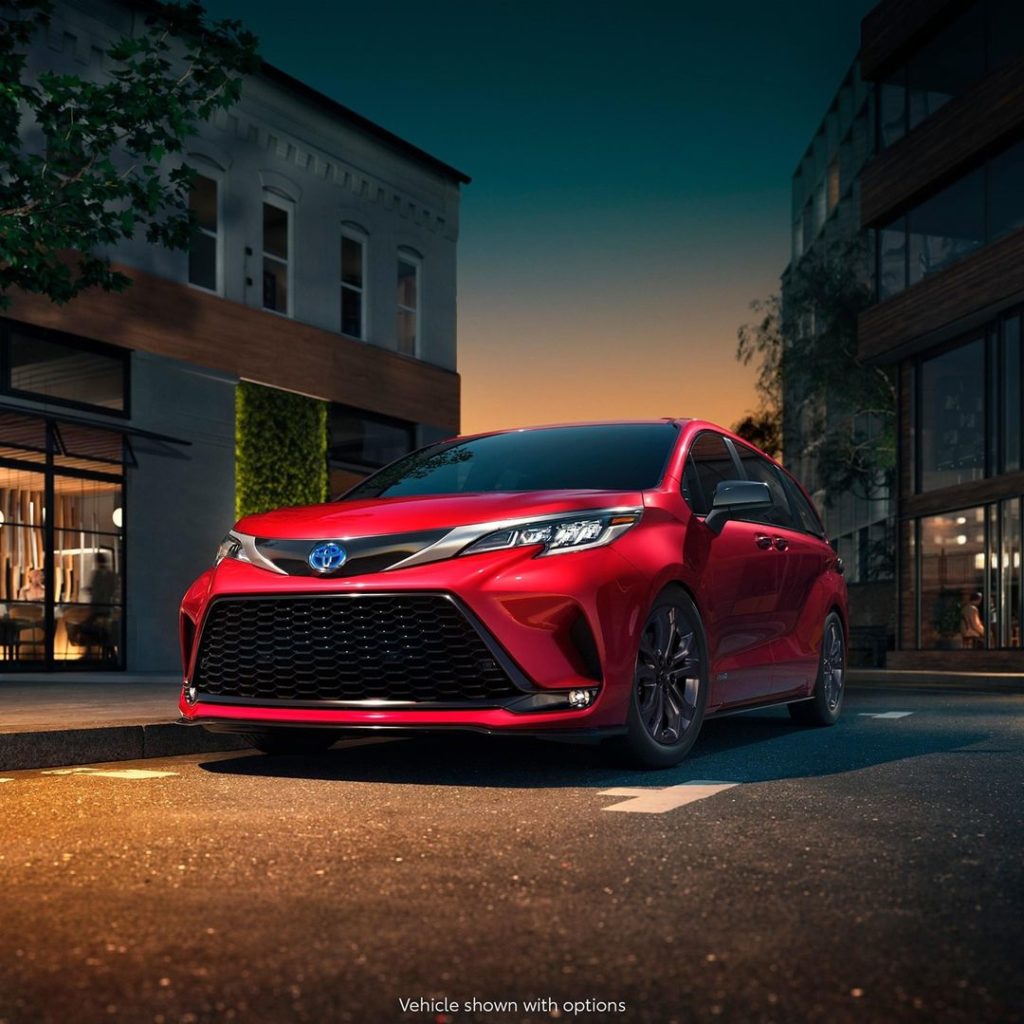 It's not a minivan, it's a metal tuxedo! The all-new 2021 #Sienna comes with ava...