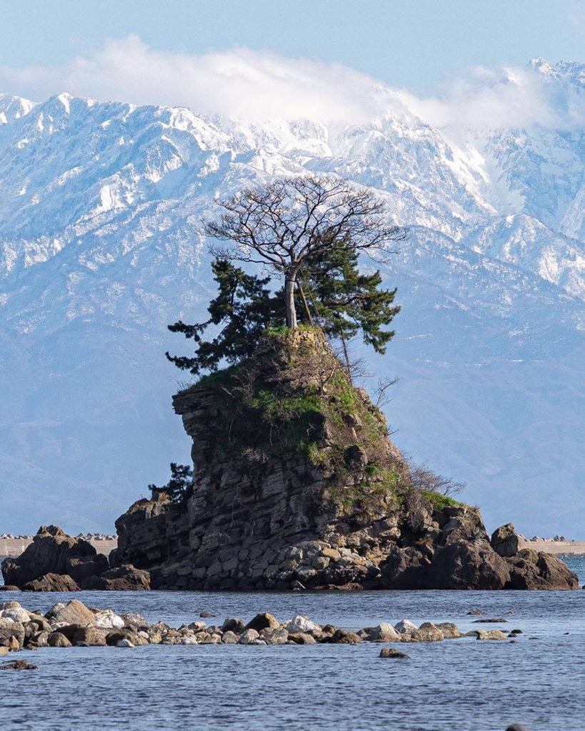 With the beautiful view of mountains behind it, Amaharashi Coast in Toyama Prefe...