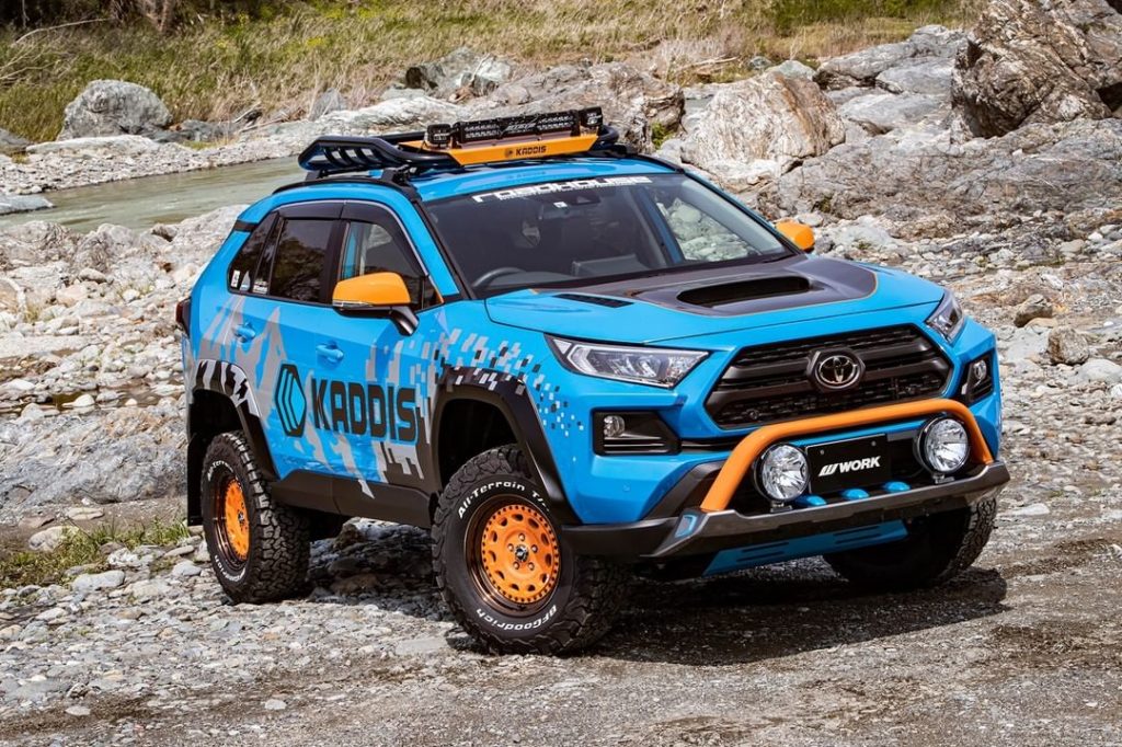 埼玉県のロードハウス様のRAV4の足元にフルカスタム仕様の『クラッグ　ガルバトレ』を装着です！
ディスクカラーを鮮やかなオレンジ+ブロンズアルマイトリムにするこ...