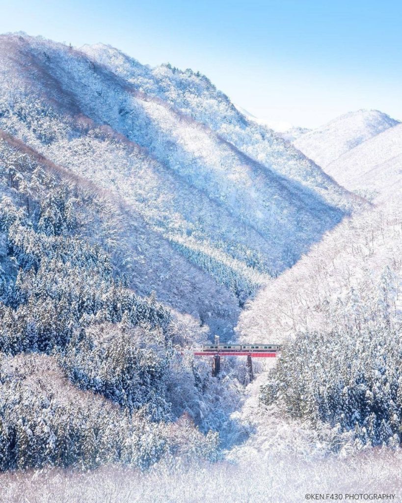 Visit Japan: We love the contrast between the pure white snow and the red bridge in this awes… We love the contrast between the pure white snow and the red bridge in this awes...
