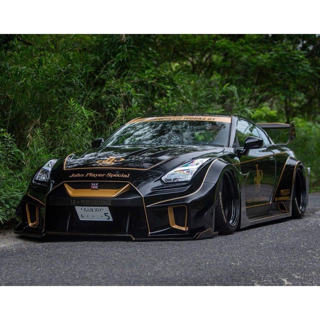 Nissan GTR: Liberty walk with a touch of gold Photo @dinodallecarbonare .
.
.
.
Follo… Liberty walk with a touch of gold Photo @dino_dalle_carbonare .
.
.
.
Follo...