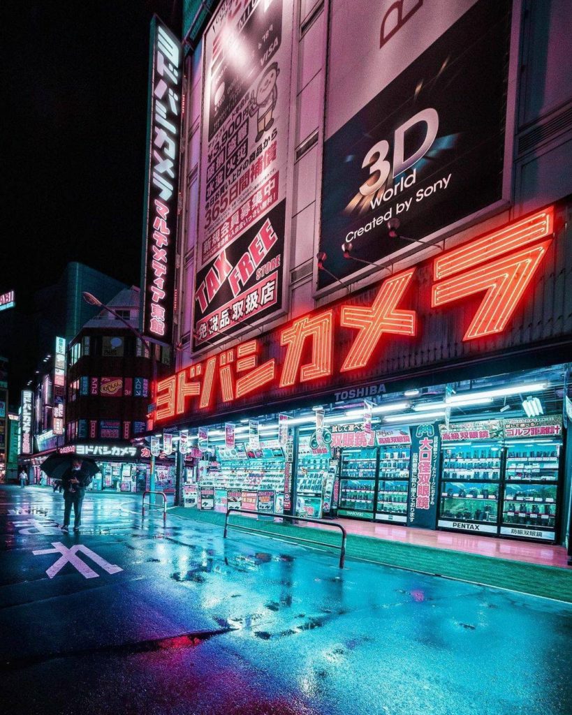 Japan Travel: A photographer’s delight – both inside and outside the building! Yodabashi Camer… A photographer's delight - both inside and outside the building! Yodabashi Camer...