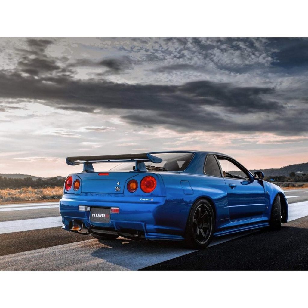 Moody sky for a moody Skyline  Photo  @actstreetrun  .
.
.
.
Follow the Crew:  ...