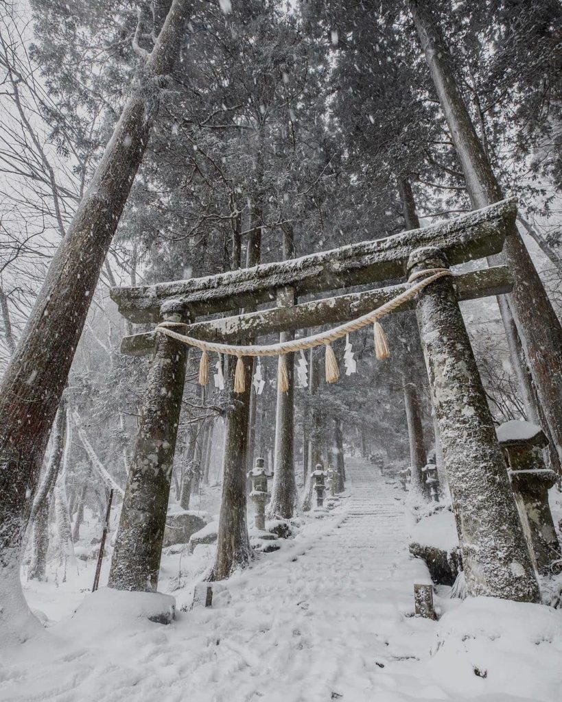 Visit Japan: Talk about an impressive entrance! This snowy gate marks the gateway to Takasum… Talk about an impressive entrance! This snowy gate marks the gateway to Takasum...