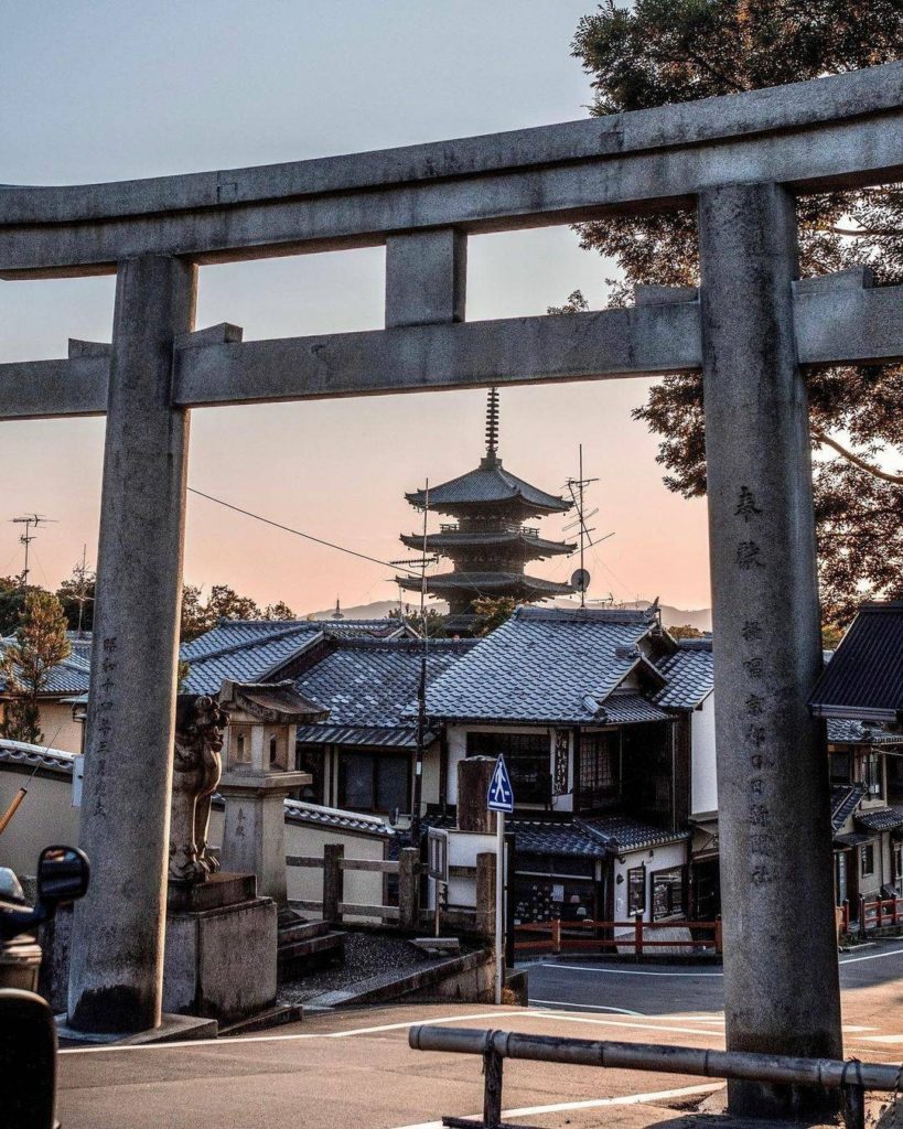 The pastel skies of a Kyoto sunset 
: @stefaan_goossens
-----⁣⠀
Kyoto, #Japan
.⁣...