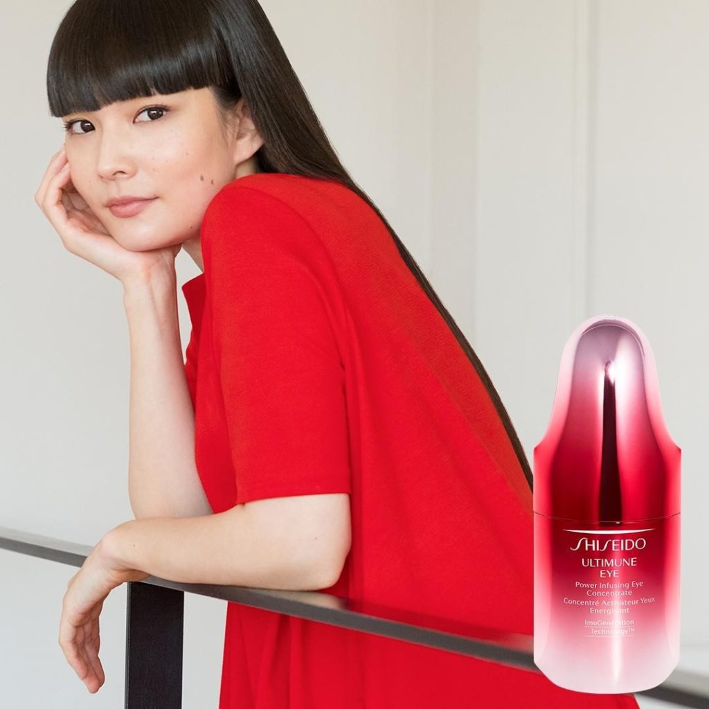 Preserve, protect, and perfect in a single step. Use one pump of Ultimune Eye Po...