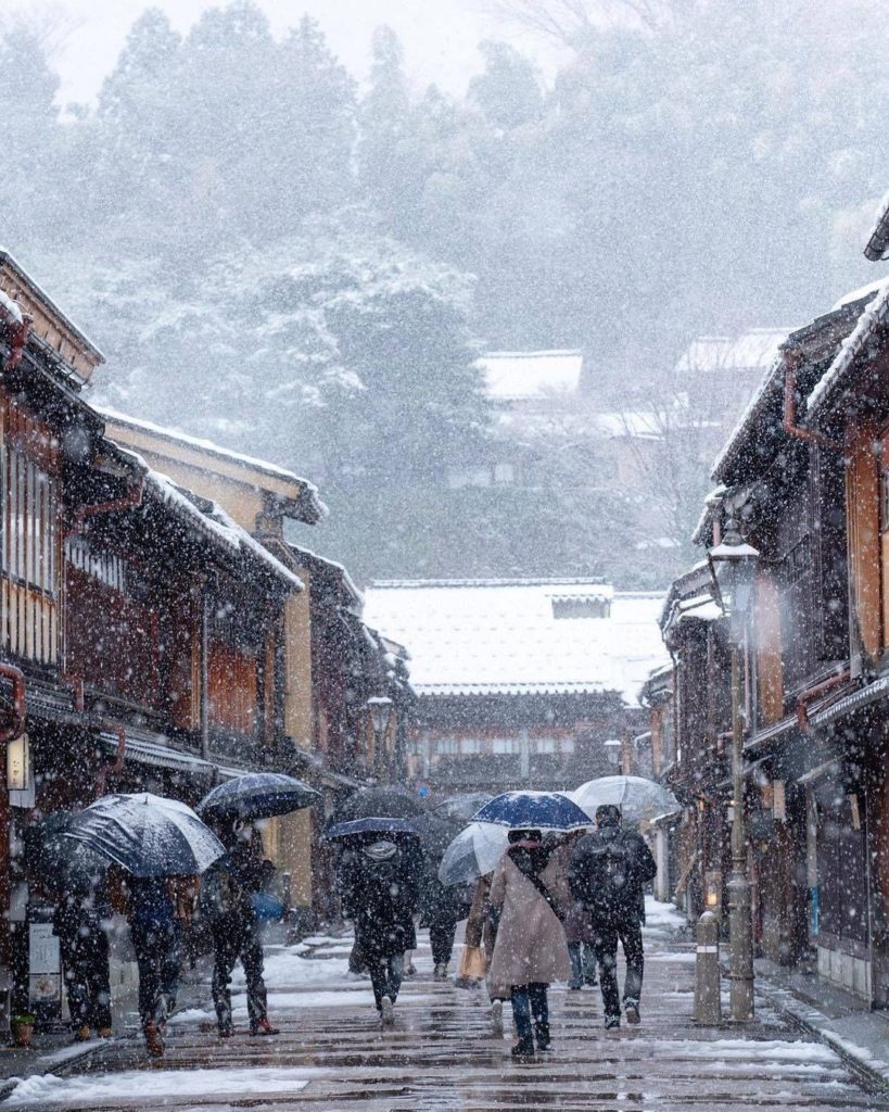 Check out the snowfall at Higashi Chaya District in Ishikawa Prefecture, where t...