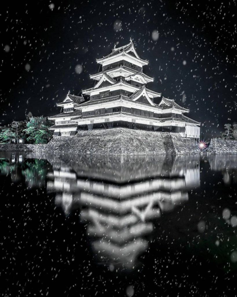 Castles by night are such a delight, and that certainly rings true for Nagano's ...