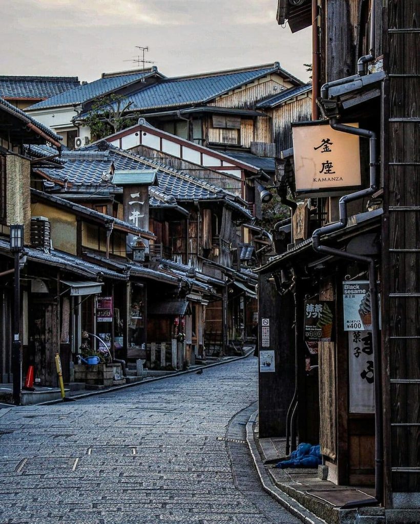 Visit Japan: There are few better places to soak up Kyoto’s unique atmosphere than the areas … There are few better places to soak up Kyoto's unique atmosphere than the areas ...