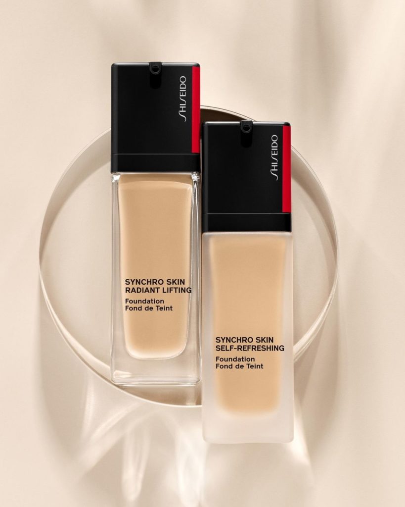 Find your flawless finish. For instant illumination, try SYNCHRO SKIN RADIANT LI...