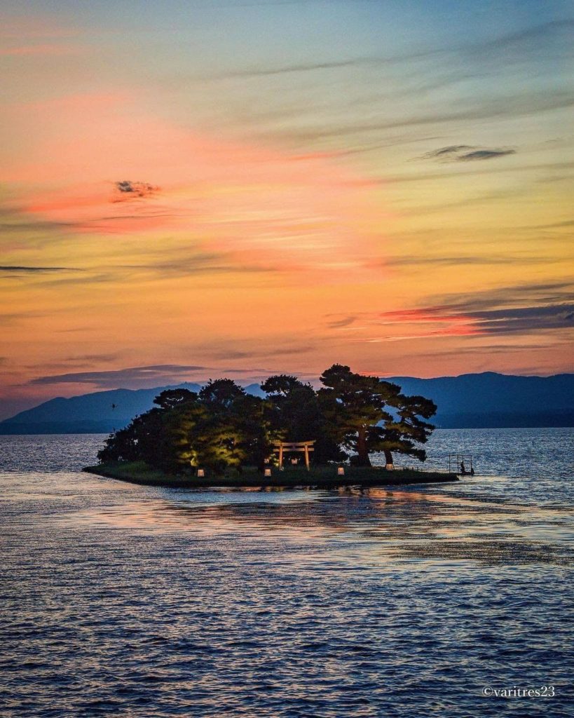 What a gorgeous sunset! Lake Shinji in Shimane Prefecture is well-known for its ...