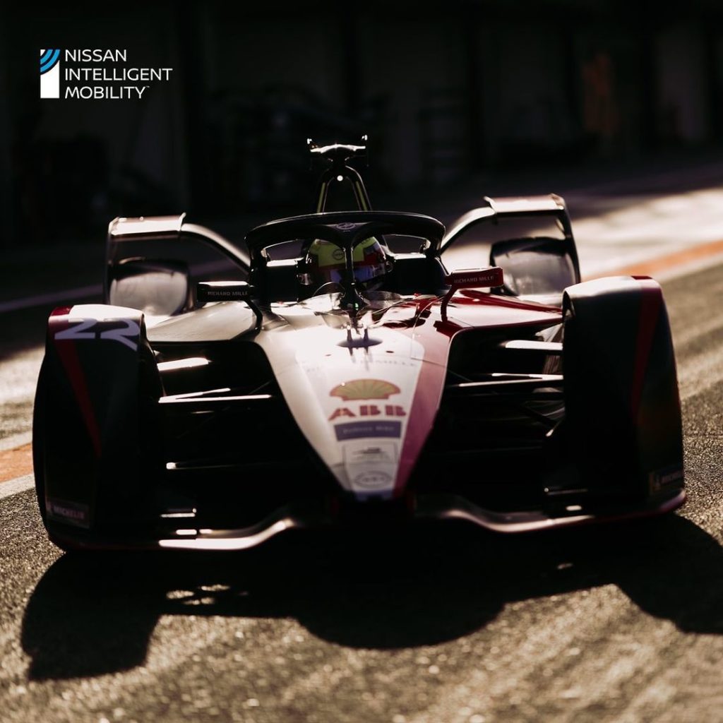 @OliverRowland1, @Sebastien_Buemi & the @Nissanedams team back on track for the ...