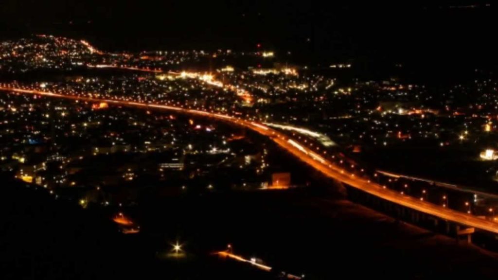 微速度撮影/東名夜景‐静岡(小坂) Time Lapse/Night view of Toumei Highway in Shizuoka Japan. 微速度撮影/東名夜景‐静岡(小坂) Time Lapse/Night view of Toumei Highway in Shizuoka Japan.