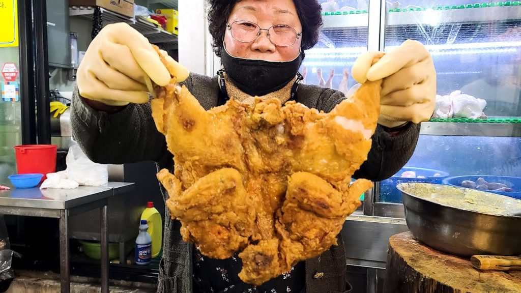 40년 경력 할머니께서 튀긴 강릉 대왕 통닭, 옛날 통닭, Giant Fried whole chicken, Granny fried chicken, Korean street food 40년 경력 할머니께서 튀긴 강릉 대왕 통닭, 옛날 통닭, Giant Fried whole chicken, Granny fried chicken, Korean street food