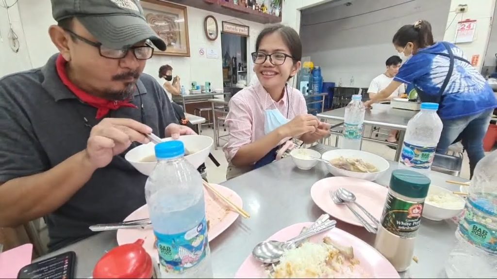 BREAKFAST Bangkok Chinatown Nai Ek Roll Noodle Michelin Guide Restaurant