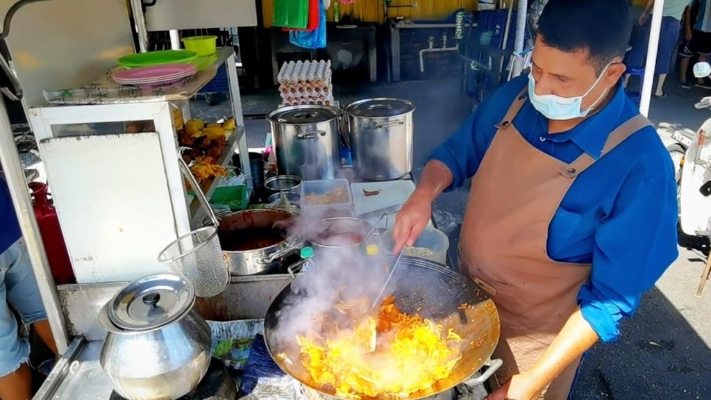 La Salle Charcoal Flame Mee Goreng Penang Street Food 槟城美食炭火印度炒面