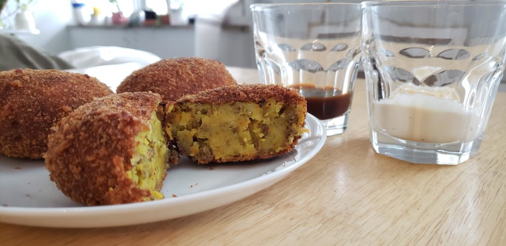 [OC] Curry potato korokke served with tonkatsu sauce and kewpie mayo