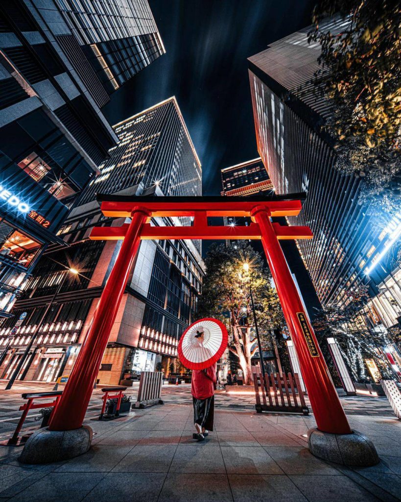 The ultimate mix of tradition and modernity 
: @jungraphy_
-----⁣⠀
Tokyo, #Japan...