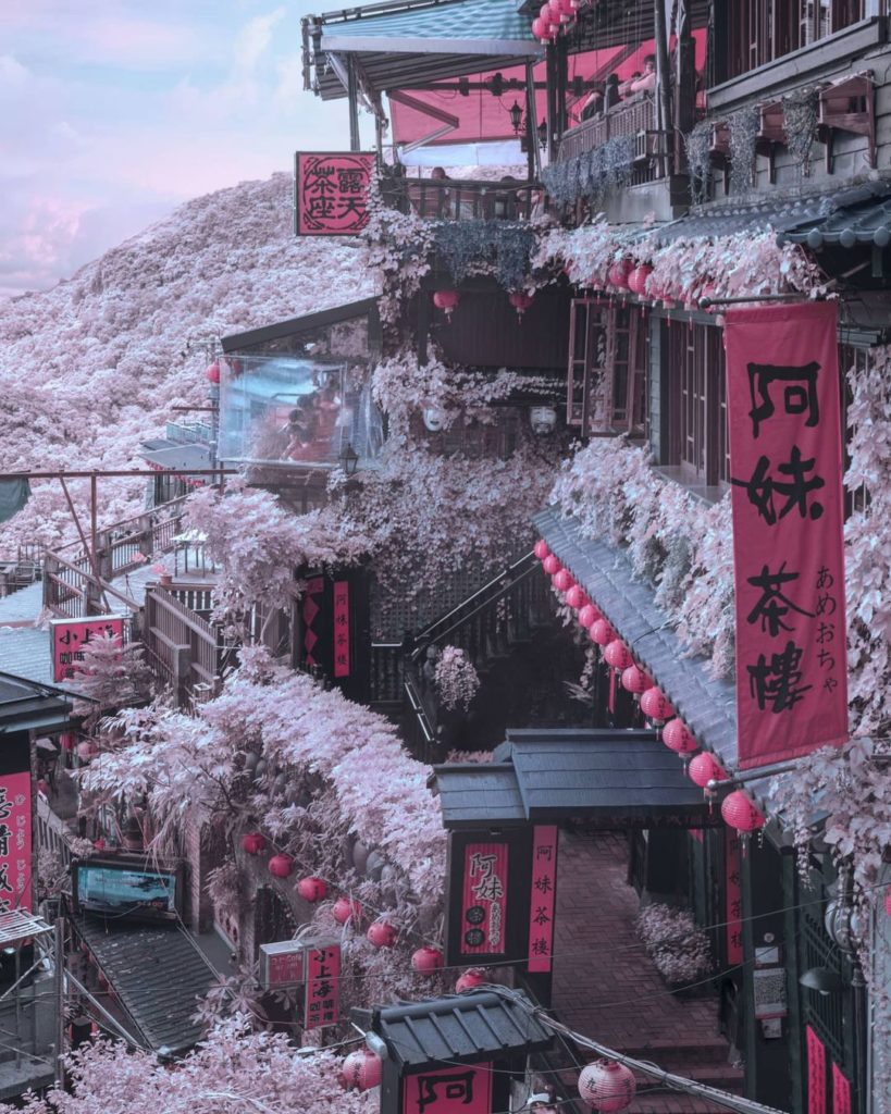 千と千尋の神隠し油屋 X @w.vv.vv 
Spirit Away bathhouse, I went there and my parents turned...