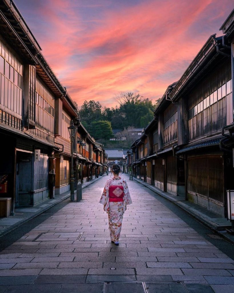 Visit Japan: Higashichaya’s photogenic streets are a treasure trove of gourmet food and great… Higashichaya’s photogenic streets are a treasure trove of gourmet food and great...