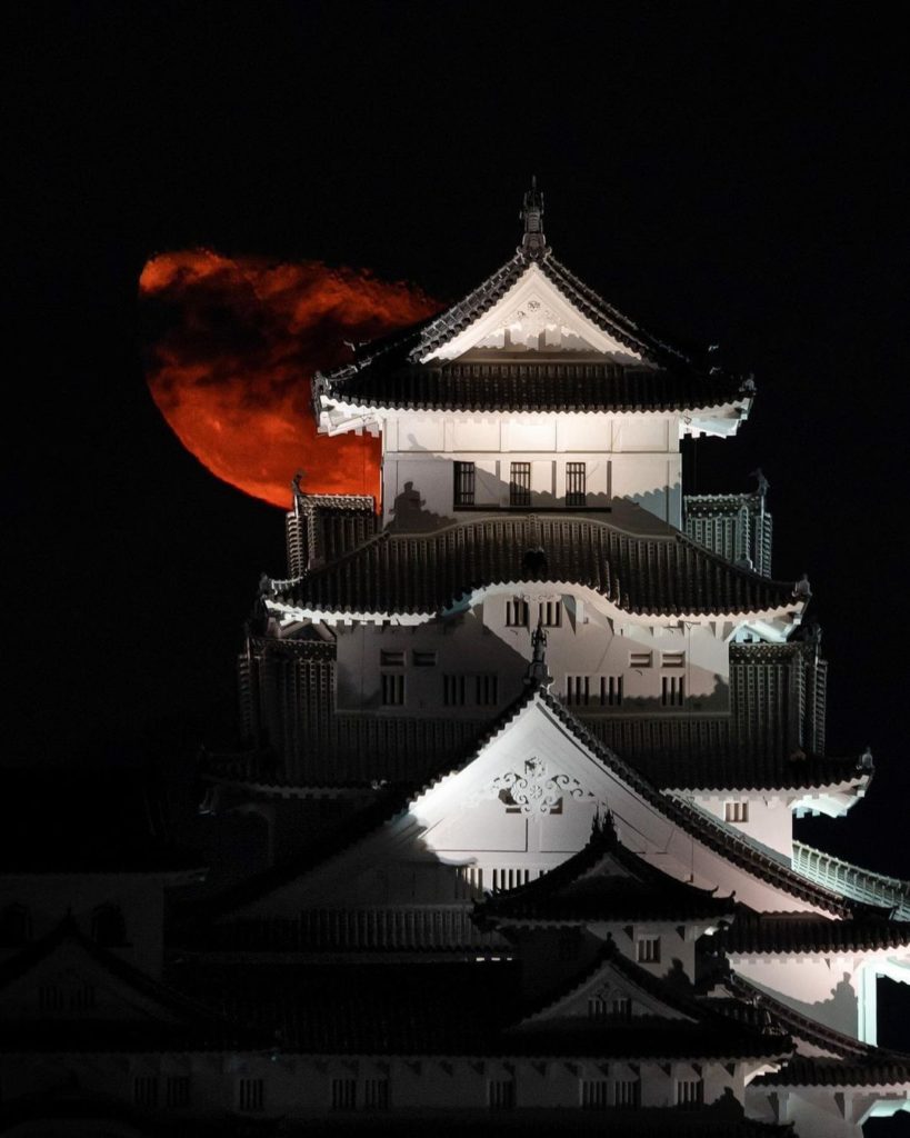 Visit Japan: Wow. We can’t get over this shot. At all. Himeji Castle in Hyogo Prefecture loo… Wow. We can't get over this shot. At all. Himeji Castle in Hyogo Prefecture loo...