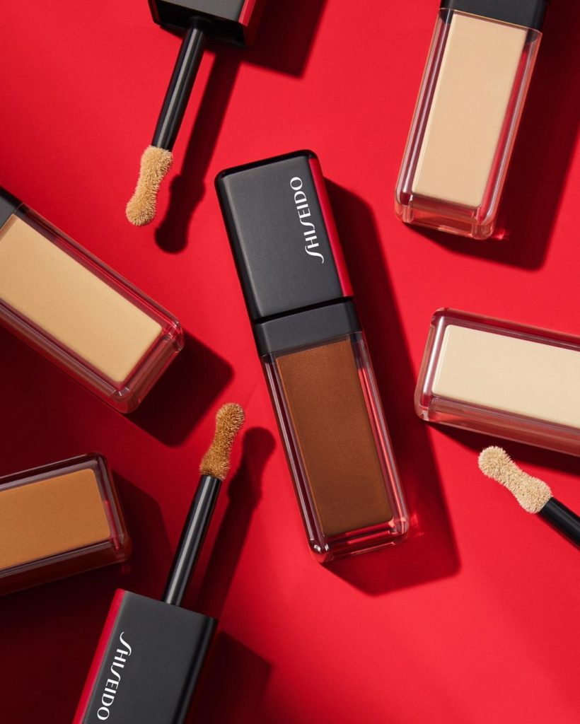 For touch-ups anywhere, anytime. The SYNCHRO SKIN SELF-REFRESHING Concealer brig...