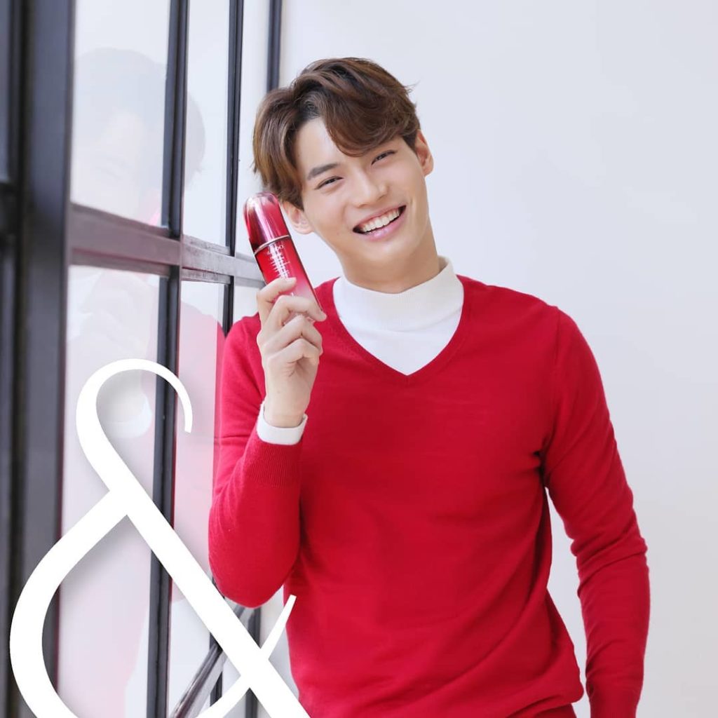 “My skin becomes stronger, more radiant and moisturized with Ultimune serum. I r...
