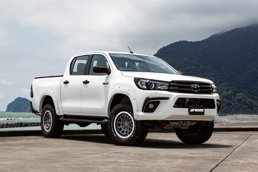 DUSTSTORM HILUX REVO on WORK CRAG T-GRABIC.
ホイールカラー：マットカーボンカットリム
#duststorm #hil...