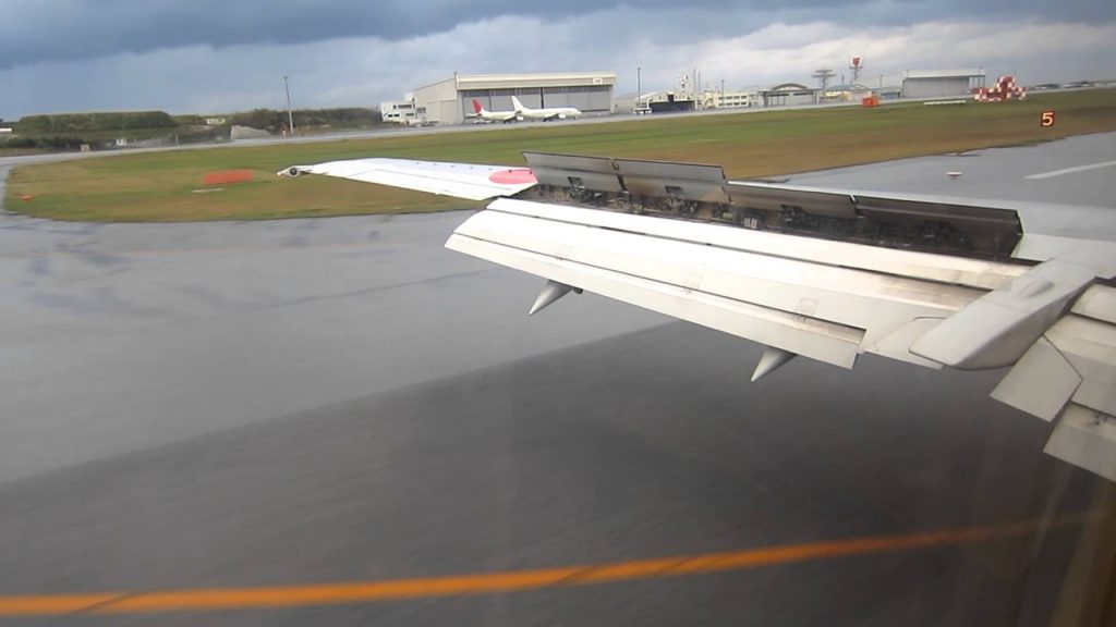 (737)Landing Okinawa Naha earlier than schedule (4'06") 2012