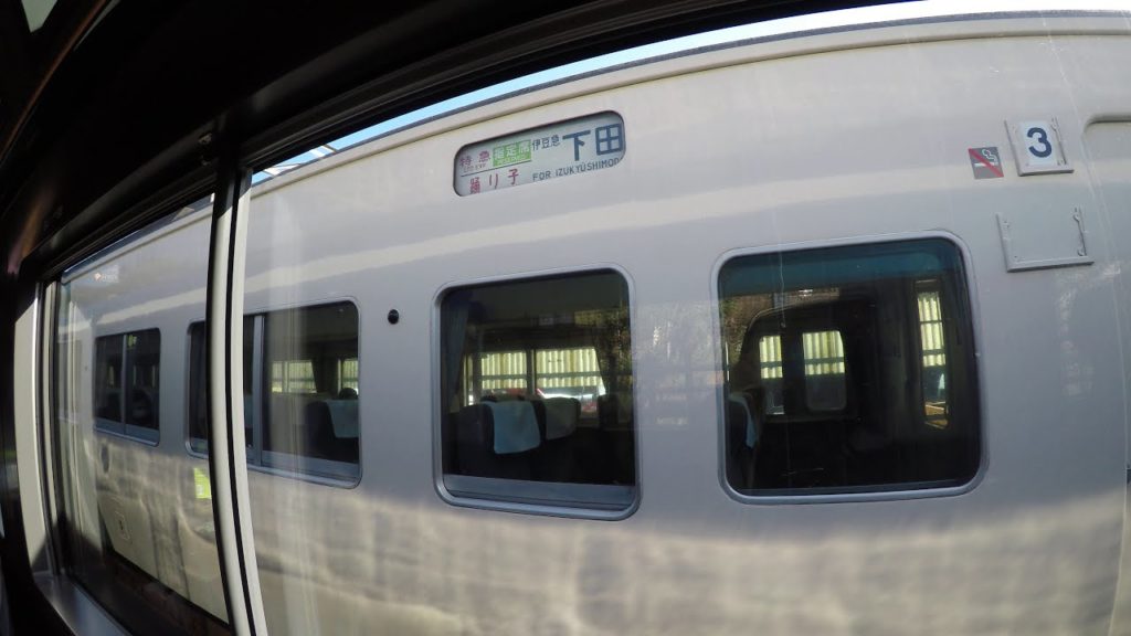 [4K] [2021.3月運用終了/185系踊り子号] 　伊豆稲取駅　交換　（車内から撮影）