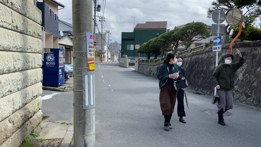 Walking tour in Niigata - from the beach to the train station