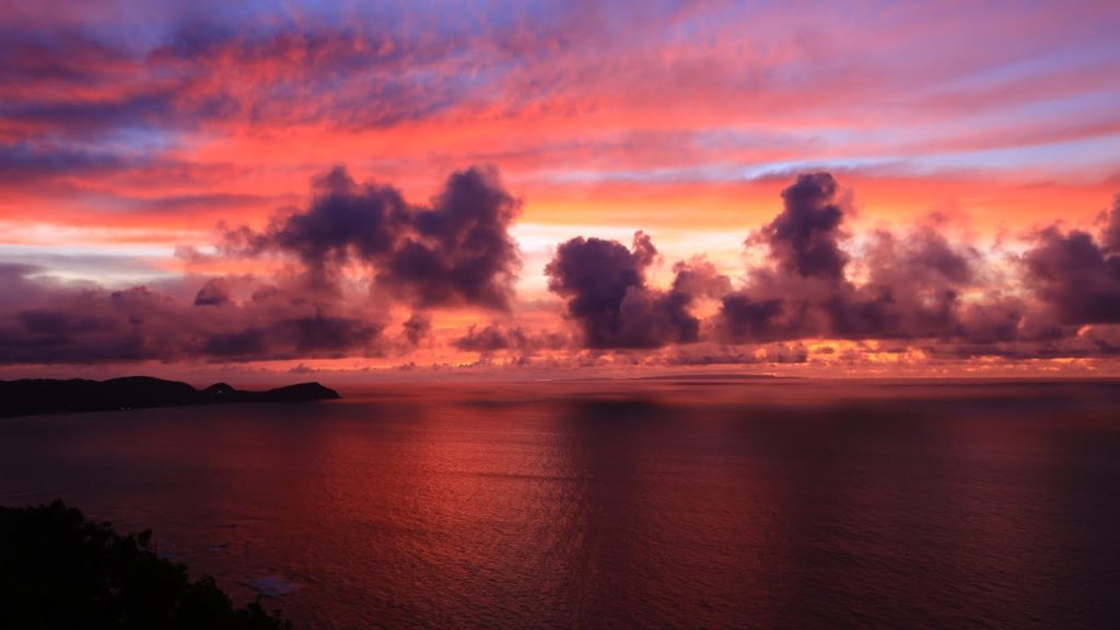 【Japan 1minute Travel KAGOSHIMA Amami Oshima】鹿児島 奄美大島 龍郷(奄美大島の龍郷町戸口からみた朝の風景) 【Japan 1minute Travel KAGOSHIMA Amami Oshima】鹿児島 奄美大島 龍郷(奄美大島の龍郷町戸口からみた朝の風景)